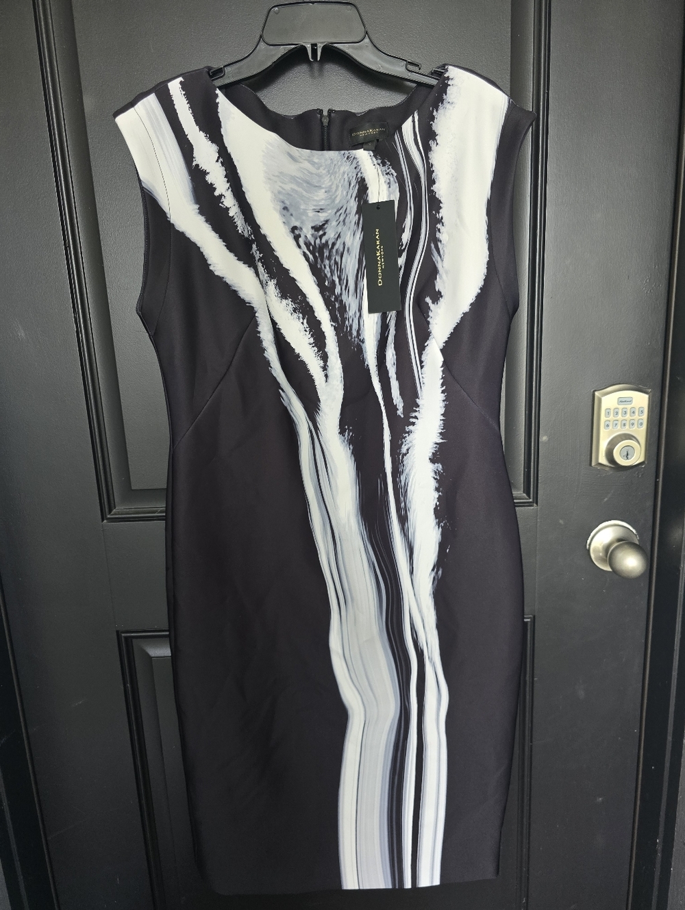 Donna Karan Black White Abstract Print Sheath Dress Sz 2 Sleeveless NWT Cocktail - Picture 2 of 10